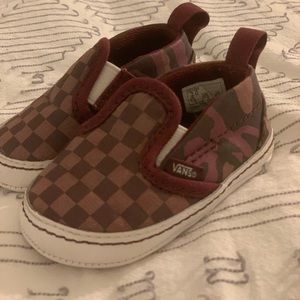 baby slip on vans - checkered burgundy